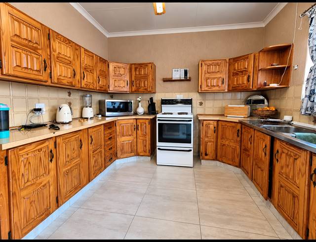 2 BEDROOM TOWNHOUSE FOR SALE IN THREE RIVERS